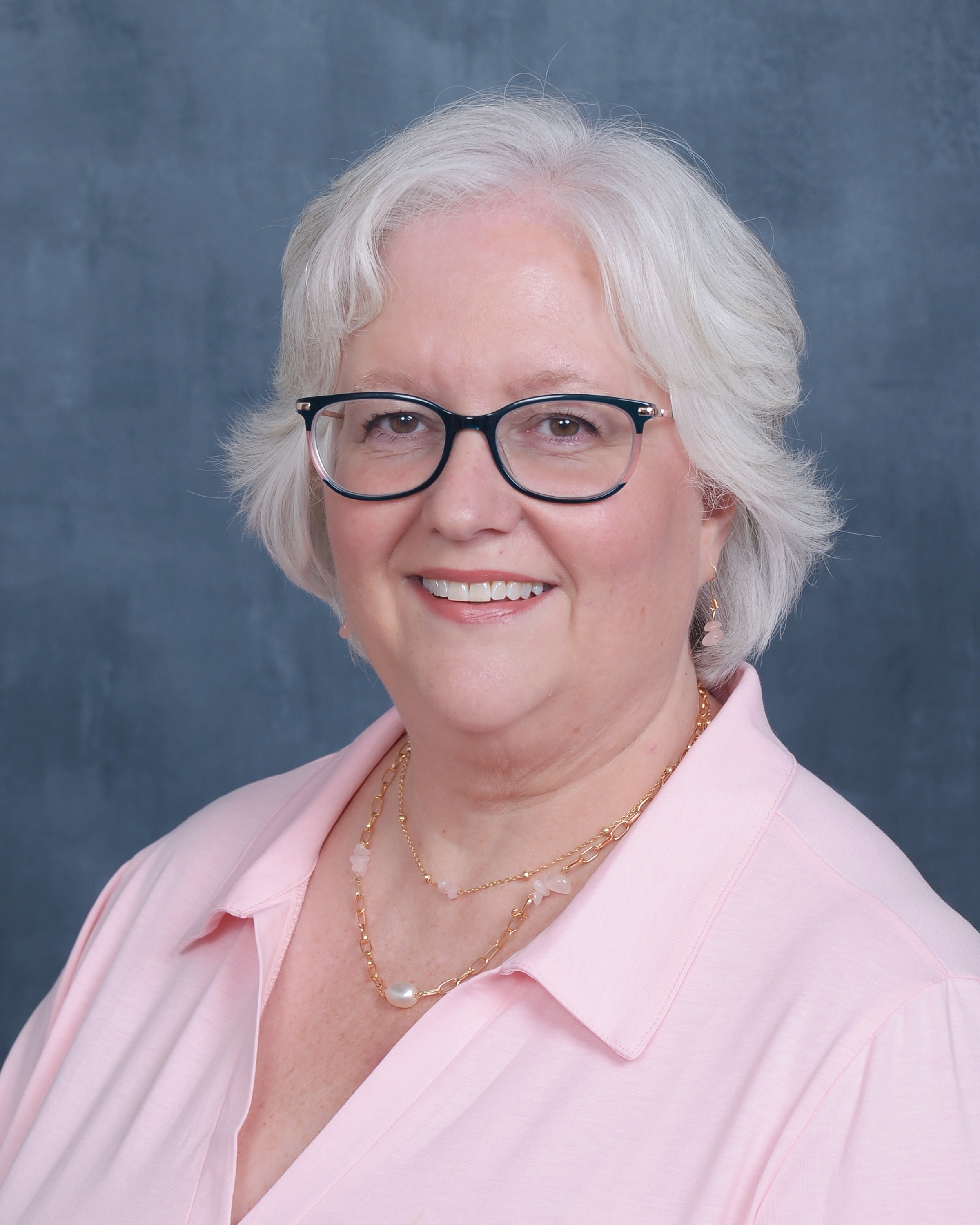 Betsy King headshot.